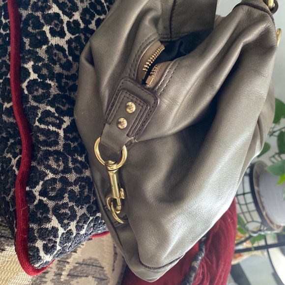 Coach Ashley satchel convert with strap but does not come with it - Picture 4 of 8